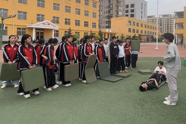 大同大学11仰卧起坐教学.jpg