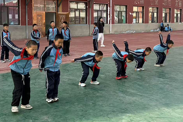 大同大学13立定跳远的练习.jpg